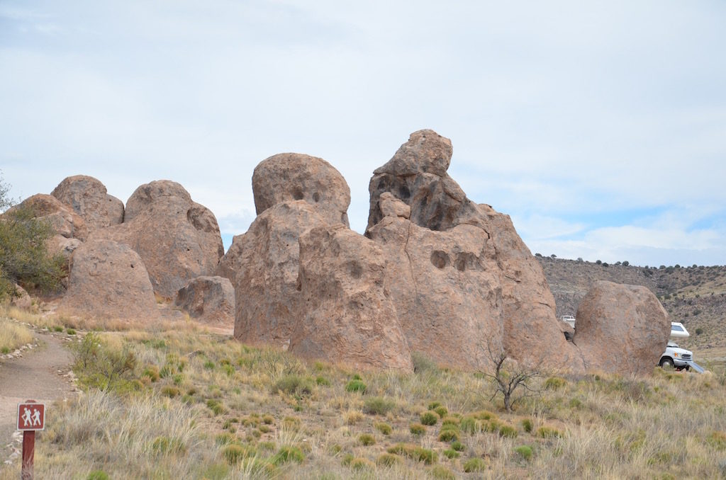 Many interesting rock formations. Very massive as you can see in the following pictures!