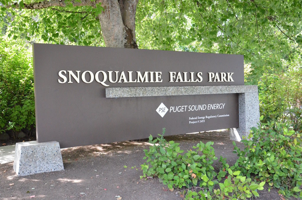 We also went on a day trip with Doug and Cindy to see Snoqualmie Falls just outside of Bellevue 