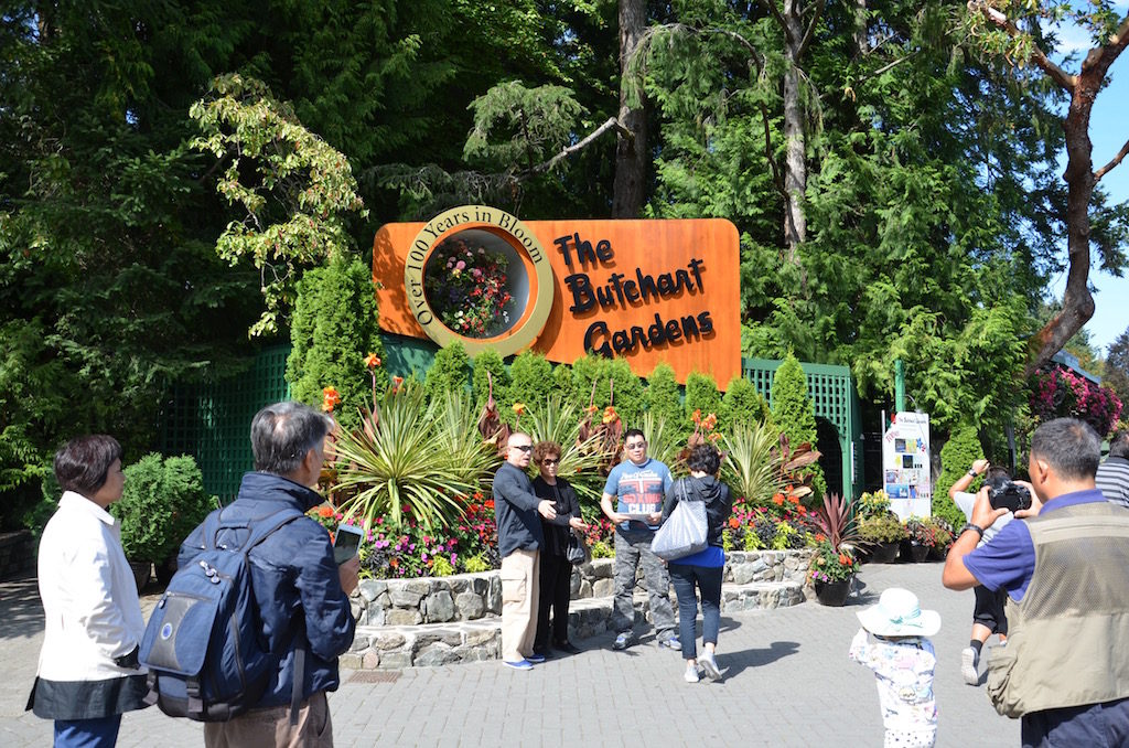 The entrance to Butchart Gardens.