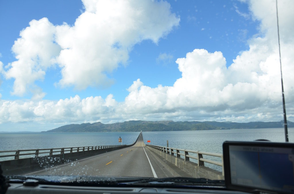 The bridge from Washington to Oregon on the 101